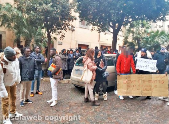 Viterbo - Lo sciopero degli studenti del Cpia di via Saffi