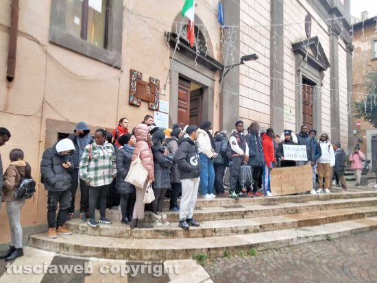 Viterbo - Lo sciopero degli studenti del Cpia di via Saffi