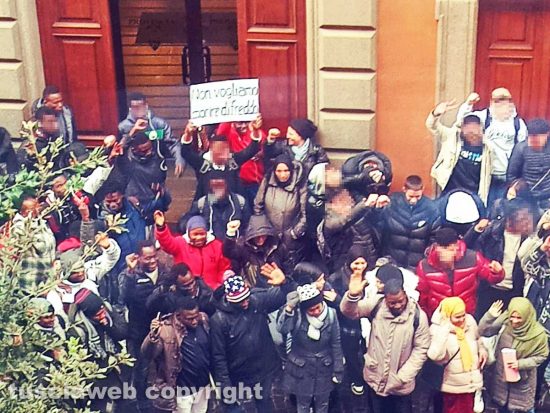 Viterbo - Lo sciopero degli studenti del Cpia di via Saffi