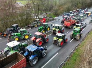 Parigi - Trattori in rivolta in Francia