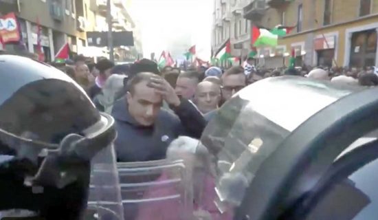 Il sit in pro Palestina a Milano