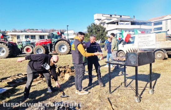 Orte - Agricoltori al casello autostradale 