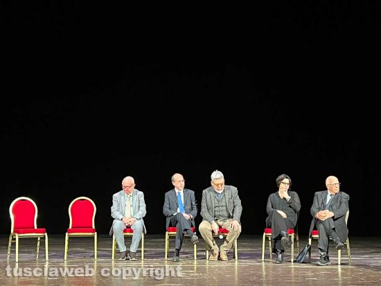 Viterbo - Teatro dell'Unione - Commemorazione della Giornata della memoria - Da sinistra: Angelo Allegrini, Gennaro Capo, Alfonso Antoniozzi, Elisa Guida e Lello Dell’Ariccia