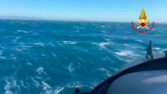Montalto di Castro - Mare forza 7 e raffiche di vento, salvati a bordo di una barca a 7 miglia dalla costa