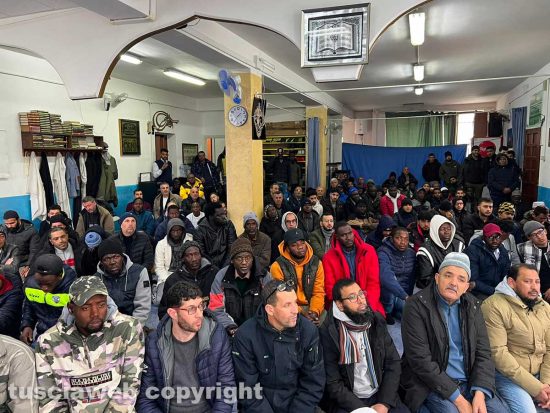 Viterbo - La donazione di Uila agricoltori alla comunità islamica