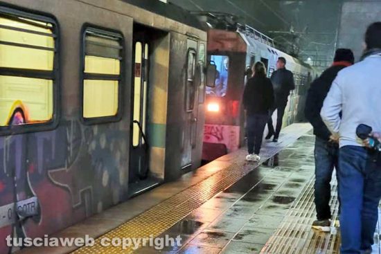 Il treno fermo