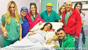 Civitavecchia - Il primo nato dell'anno Leonardo con i genitori e l'equipe dell'ospedale