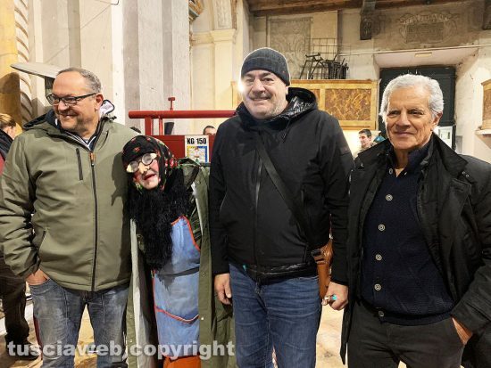 Viterbo - La Befana porta i dolcetti per i figli e nipotini dei facchini di Santa Rosa