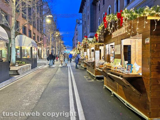 Viterbo - I mercatini di Natale in via Marconi