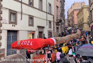Viterbo - La calza della Befana più lunga del mondo - Edizione 2024
