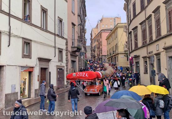 Viterbo - La calza della Befana più lunga del mondo - Edizione 2024