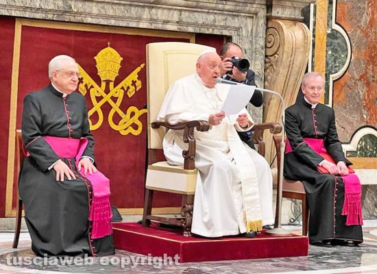 Roma - Papa Francesco durante l'udienza con i facchini di Santa Rosa