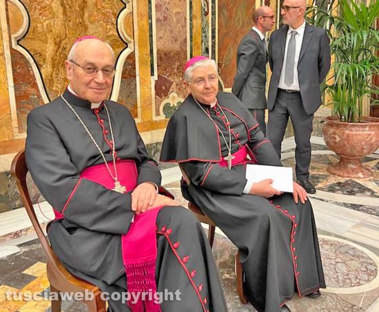 Viterbo - I vescovi Lino Fumagalli e Orazio Francesco Piazza all'incontro con Papa Francesco
