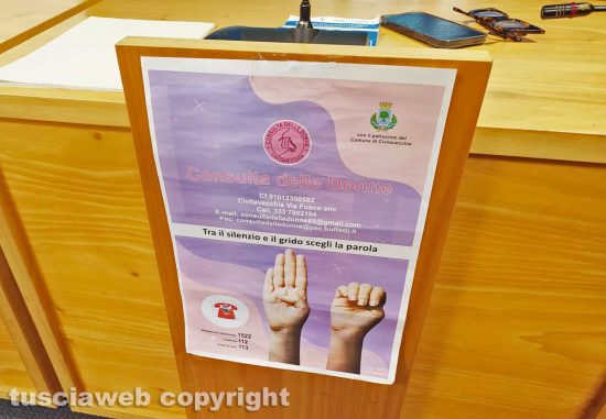 Civitavecchia - La locandina dell'iniziativa per il contrasto alla violenza sulle donne