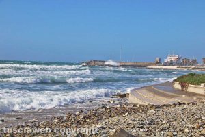 Civitavecchia - una mareggiata