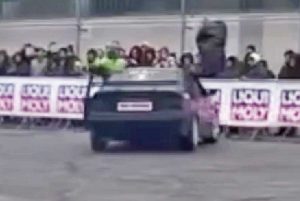 Verona - Un'auto colpisce gli spettatori durante lo show