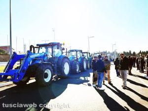 Viterbo - Agricoltori in protesta lungo la Cassia nord