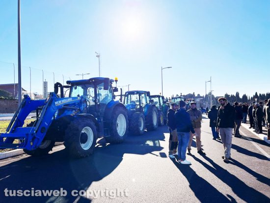Viterbo - Agricoltori in protesta lungo la Cassia nord