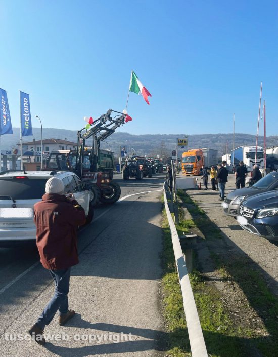 Orte - Agricoltori al casello autostradale