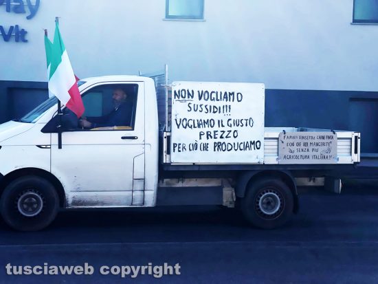 Orte - Agricoltori al casello autostradale