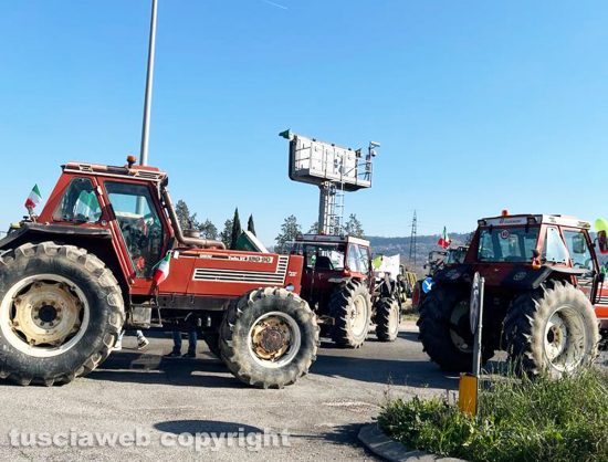 Orte - Agricoltori al casello autostradale 