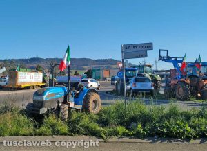 Orte - Agricoltori in protesta al casello autostradale