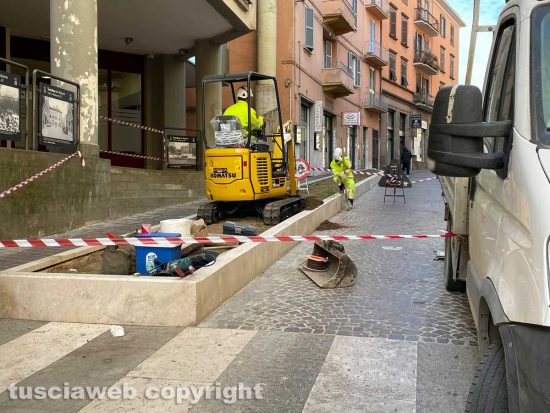 Viterbo - Via Matteotti - Guasto a un cavo dell'alta tensione