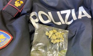 Orvieto - Soccorsi con l'auto in panne, vengono trovati con la droga