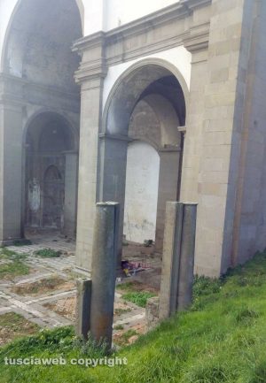 Viterbo - Un senzatetto a S. Maria delle Fortezze