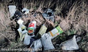 Viterbo - Rifiuti abbandonati in strada Sambuchete