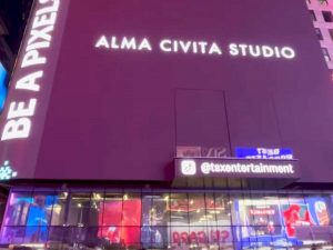 New York - Alma Civita Studio tra le insegne luminose di Times Square