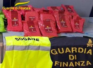 Civitavecchia - Guardia di finanza - Il tabacco sequestrato