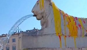 Roma - Imbrattata la fontana a piazza del Popolo