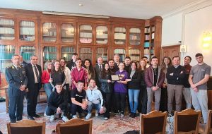 Viterbo - Prefettura - La targa consegnata all'istituto Orioli