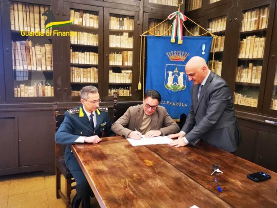 Caprarola - Firma protocollo d'intesa Pnrr tra comune e guardia di finanza 