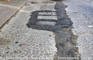 Viterbo - Quartiere San Pellegrino - Asfalto al posto dei sanpietrini