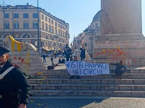 Roma - Imbrattata la fontana a piazza del Popolo