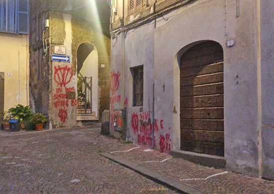 Bassano Romano - Vandalizzati edifici del centro storco