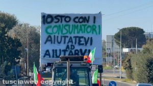 Tarquinia - I trattori marciano verso l'Aurelia