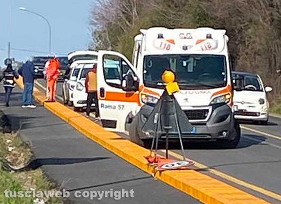 Viterbo - Tamponamento sulla Tangenziale Ovest a ridosso della pista ciclabile