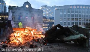 Bruxelles - Agricoltori in protesta davanti all'Europarlamento