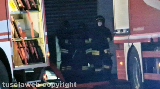 Viterbo - Union Printing in fiamme - L'intervento dei vigili del fuoco