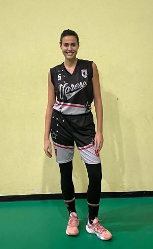 Sport - Alice Sabatini con la maglia della Pallacanestro Varese