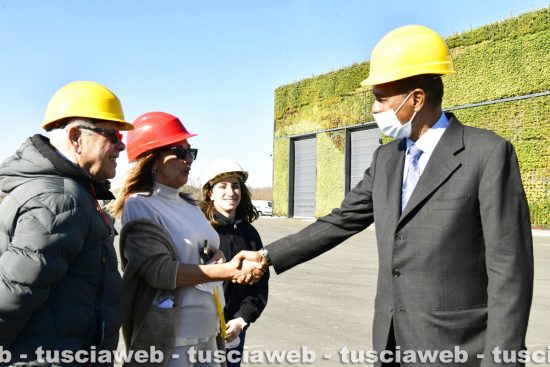Viterbo - Il presidente dell'Eritrea visita un impianto di riciclaggio di rifiuti 