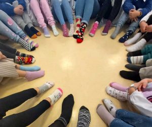 Montefiascone - La scuola Golfarelli celebra la giornata dei calzini spaiati