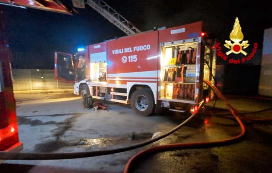 Viterbo - Union Printing in fiamme - L'intervento dei vigili del fuoco