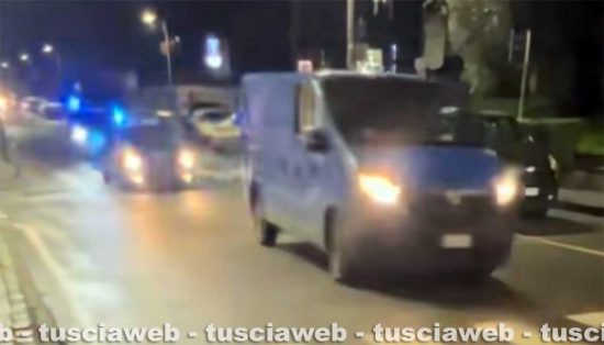 Nepi - Forza posto di blocco e scappa inseguito dai carabinieri