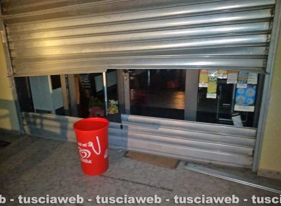 La saracinesca del bar tagliata