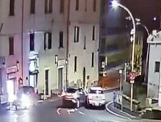 Civita Castellana - Auto tamponata - Le immagini delle videocamere