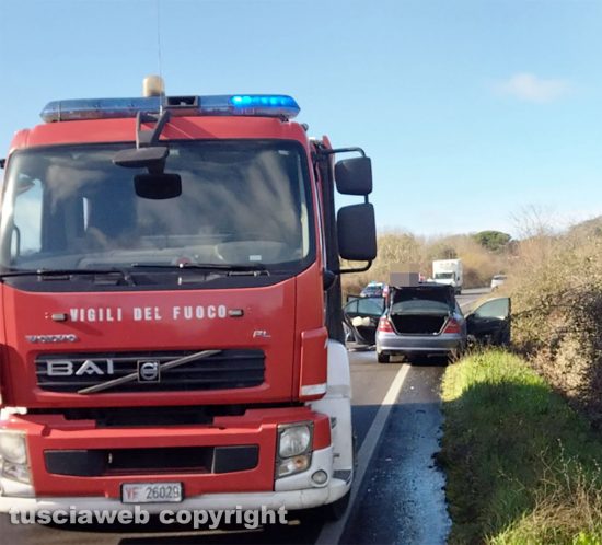 Valentano - Auto in fiamme sulla Verentana